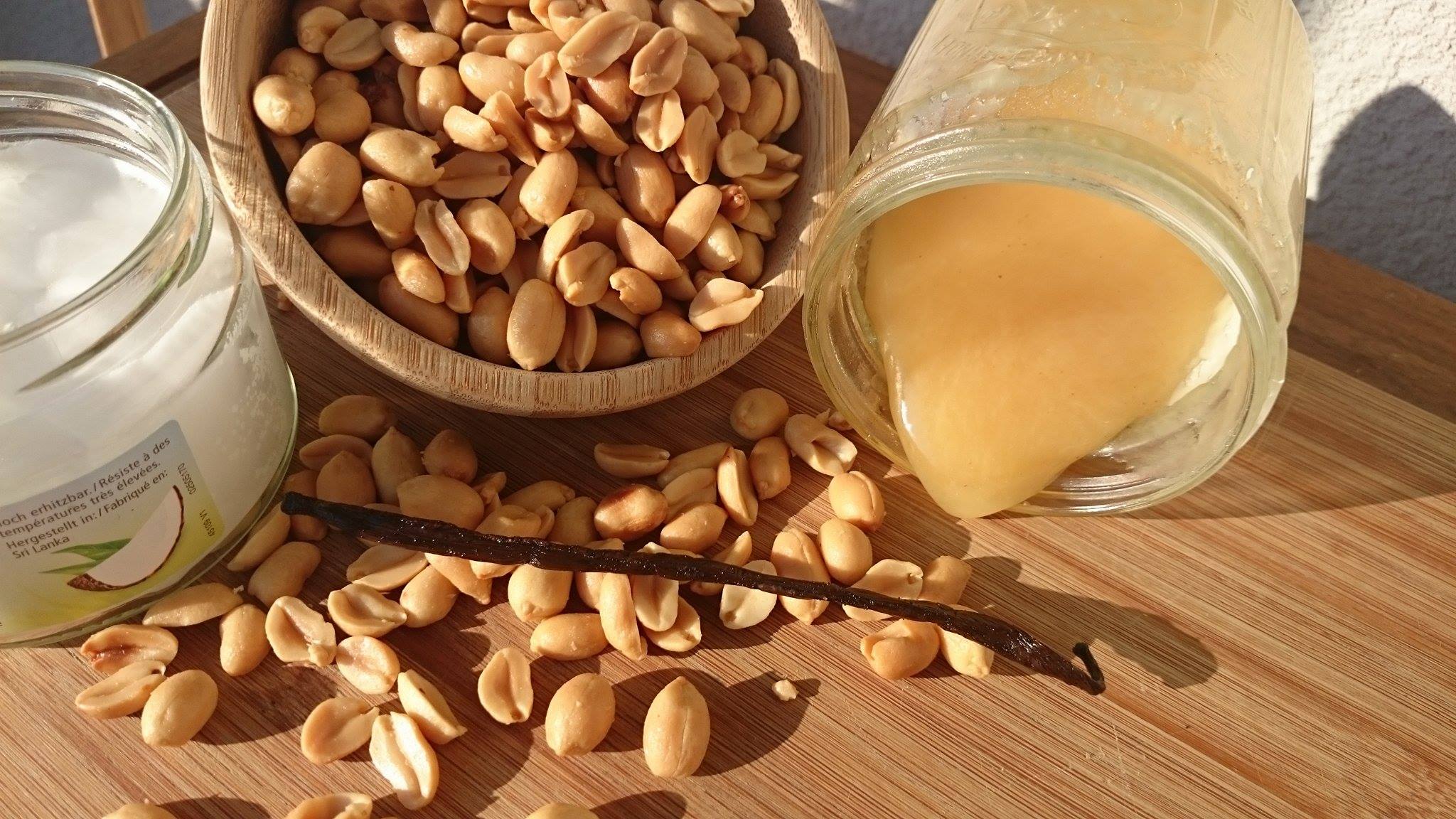 Selbstgemachte Erdnussbutter mit besonderer Honignote - Einfaches Rezept